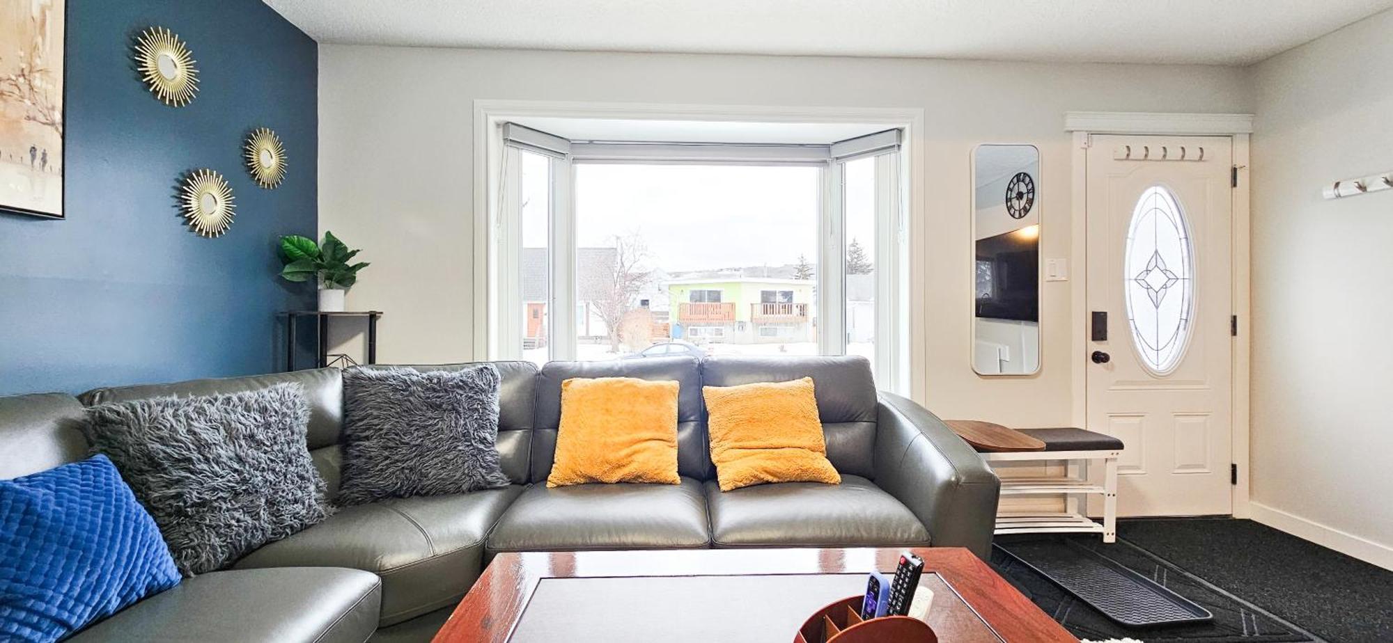 Cozy King 4beds,garage Near Winsport Holiday home Calgary